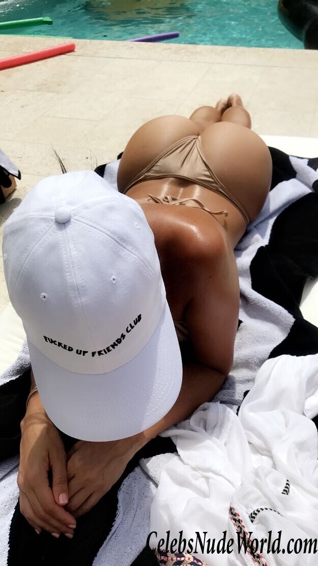 Kourtney Kardashian Has A Massive Ass (NEWSFLASH) 116094