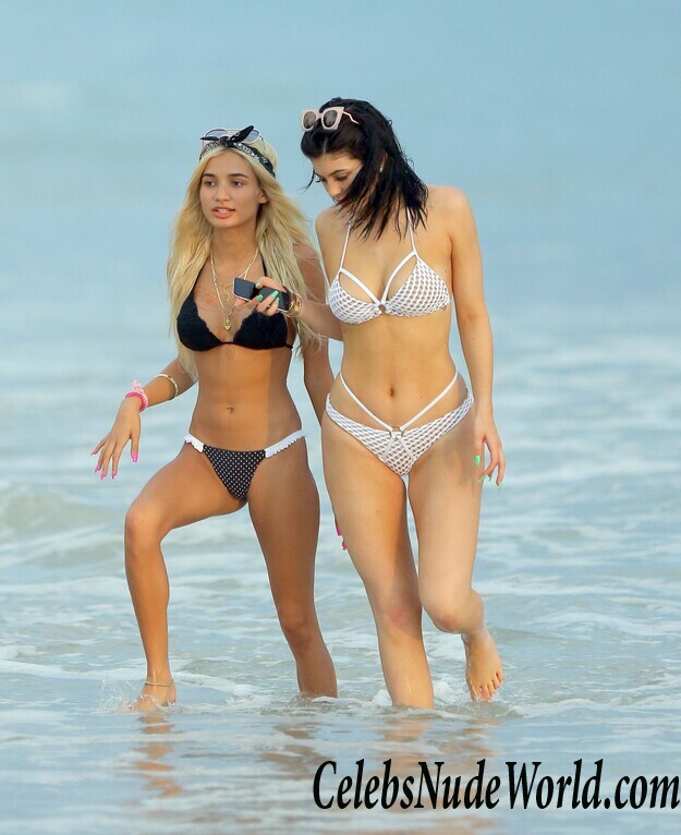 Bikini pics of Kylie Jenner 116239