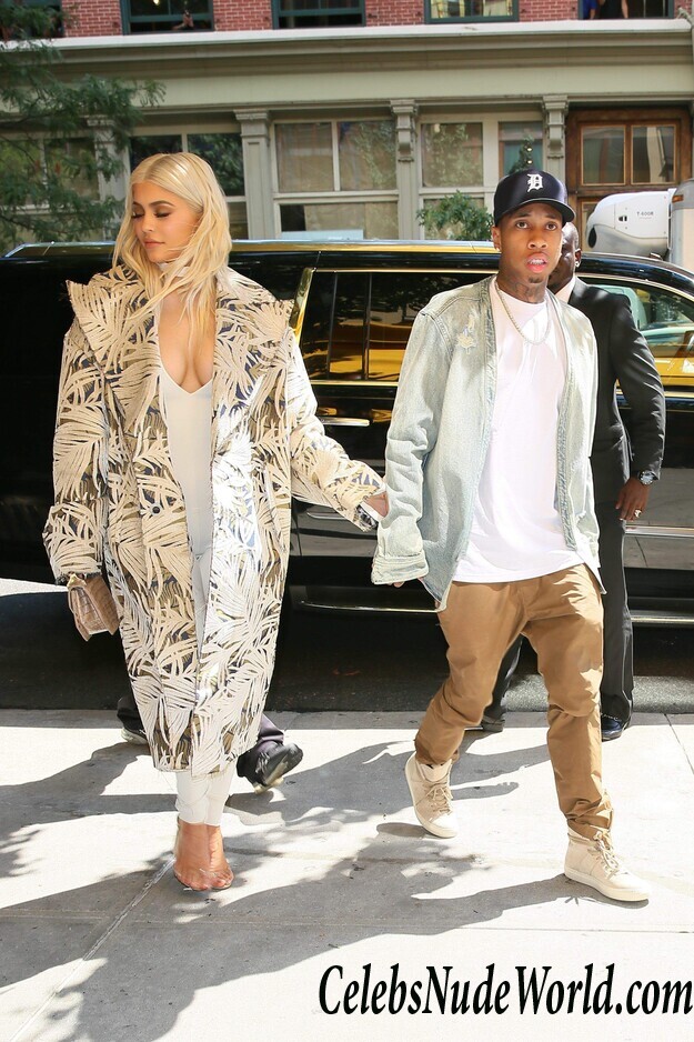 Sexy Photos of Kylie Jenner 116410