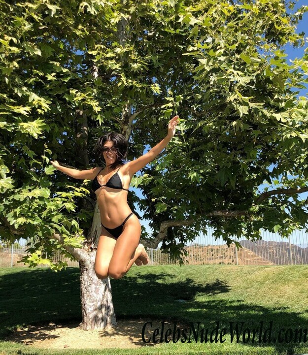 Kourtney Kardashian Bikini 116472