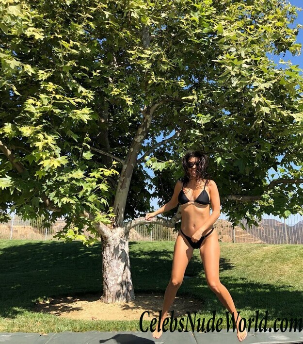 Kourtney Kardashian Bikini 116474