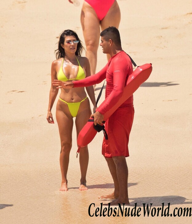 Kourtney Kardashian Bikini 116479
