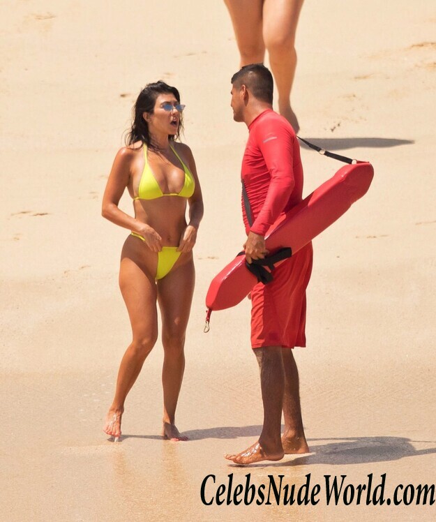 Kourtney Kardashian Bikini 116481