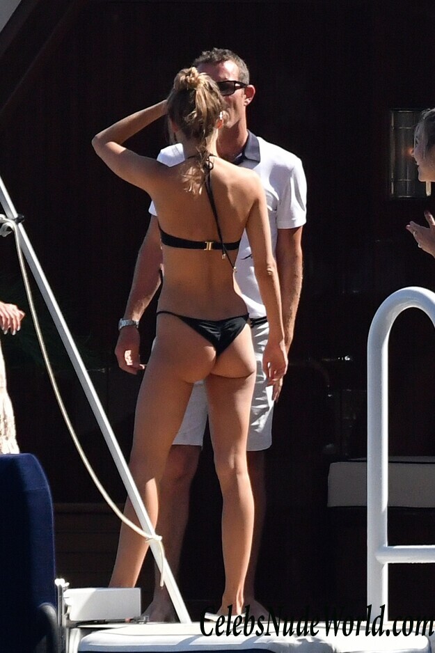 Kimberley Garner Bikini 117386