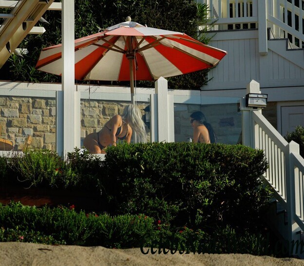 Kim Kardashian Bikini 117694