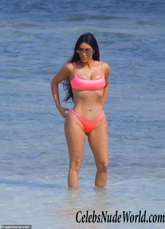 Kim Kardashian Bikini 117709