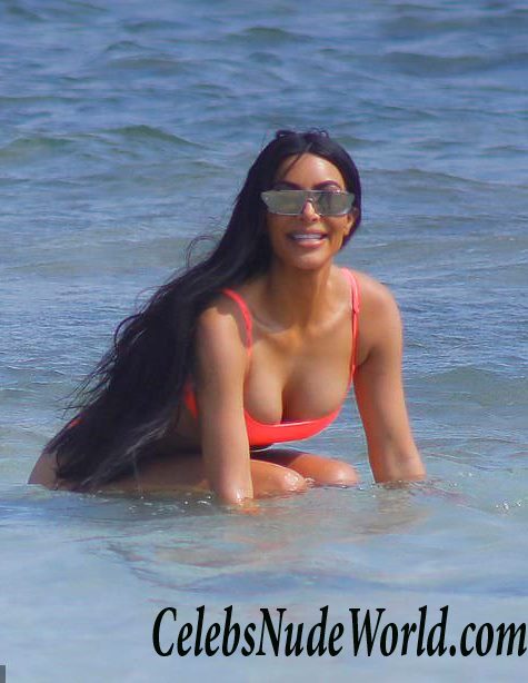Kim Kardashian Bikini 117715