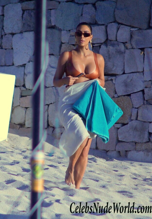 Kim Kardashian Bikini 117726