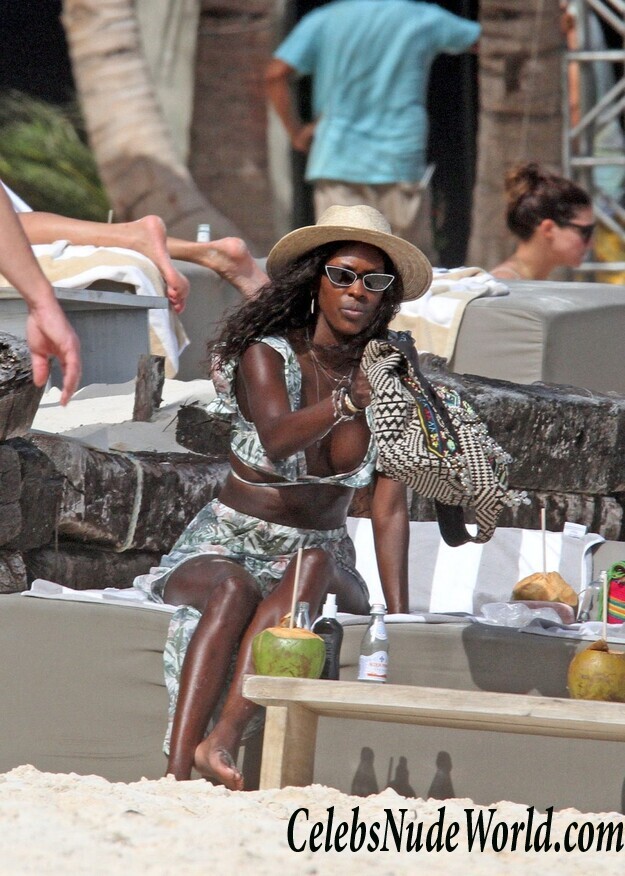 Layla Powell Bikini 117734