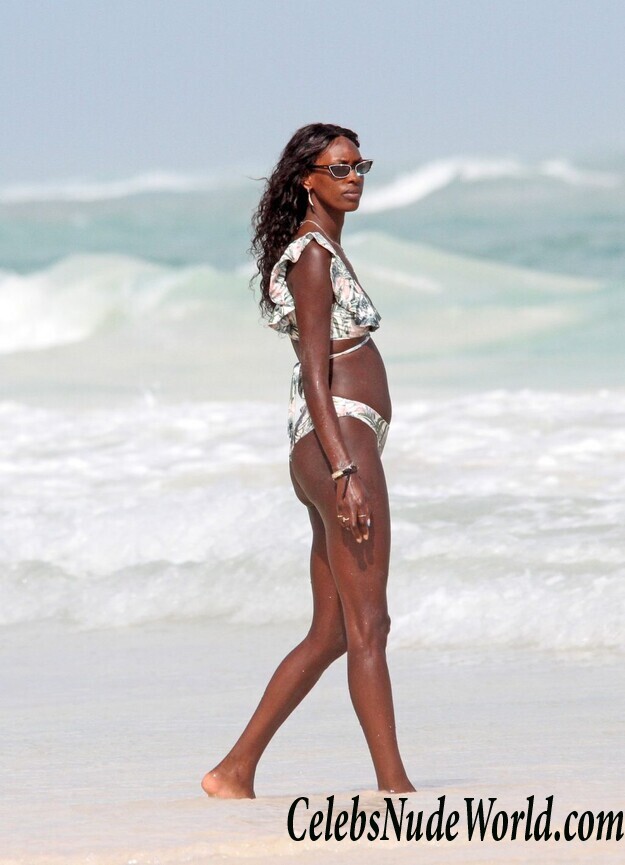 Layla Powell Bikini 117736