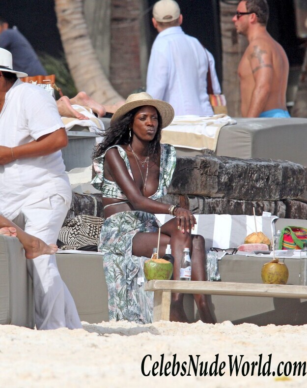 Layla Powell Bikini 117737