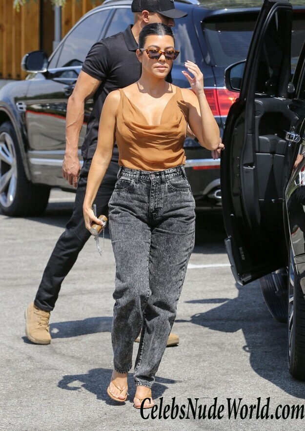 Kourtney Kardashian & Malika Haqq Erotic 117740