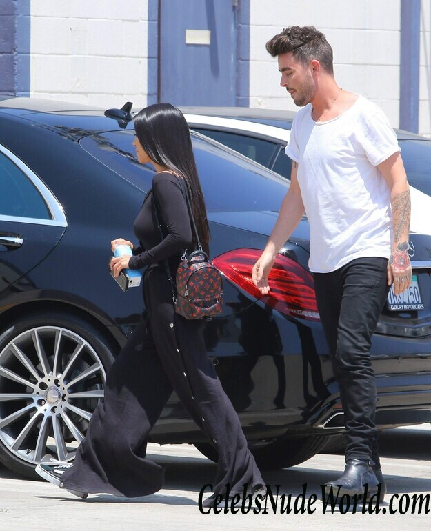 Kourtney Kardashian Sexy 117923