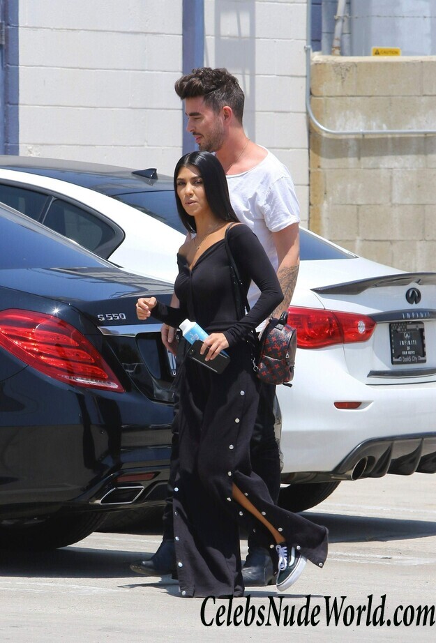 Kourtney Kardashian Sexy 117927