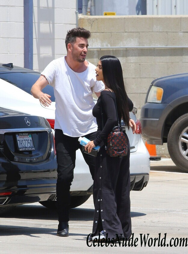 Kourtney Kardashian Sexy 117928