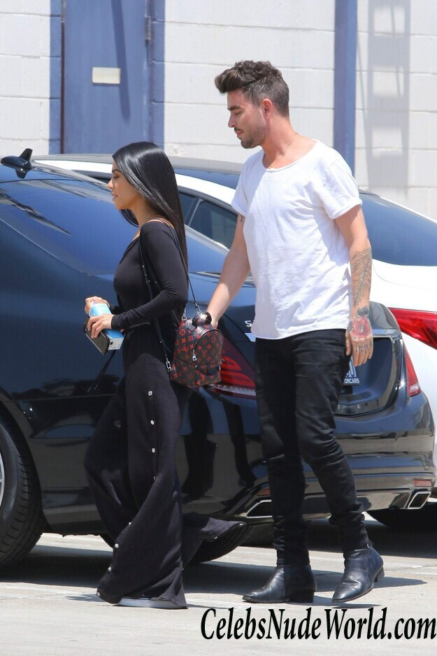 Kourtney Kardashian Sexy 117929