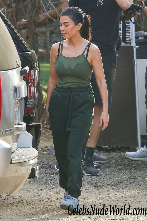 Kim Kardashian & Kourtney Kardashian Sexy 117975