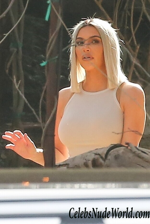 Kim Kardashian & Kourtney Kardashian Sexy 117980