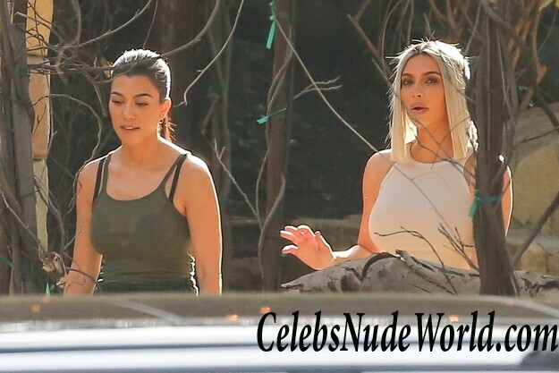 Kim Kardashian & Kourtney Kardashian Sexy 117981