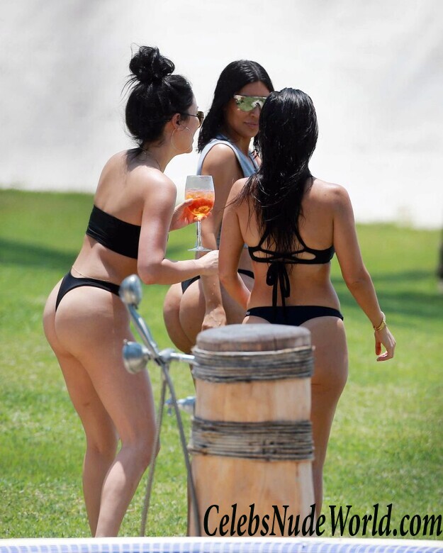 Kim Kardashian's Famous Booty Delivered To Your Screen 118329