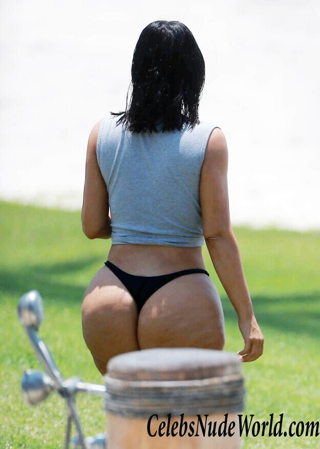 Kim Kardashian's Famous Booty Delivered To Your Screen 118330