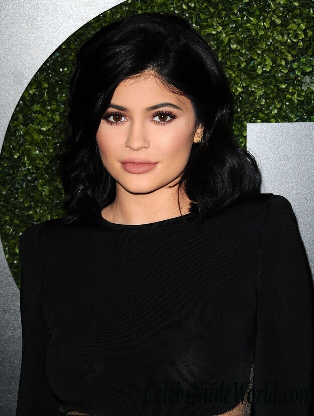 Kylie Jenner Braless Photos 118389