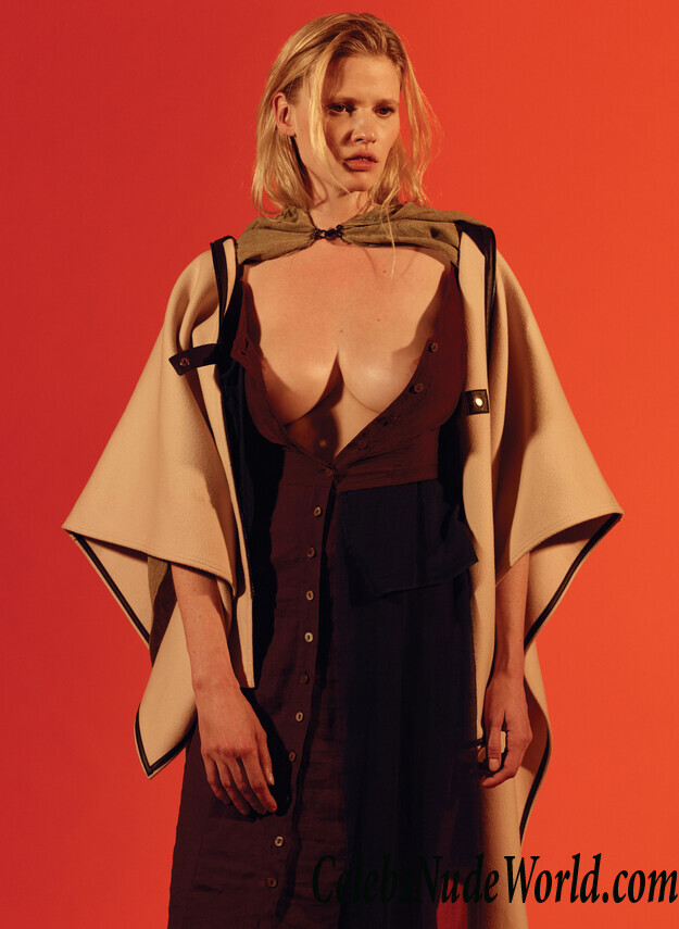 Lara Stone And Her Fine Natural Tits 118520