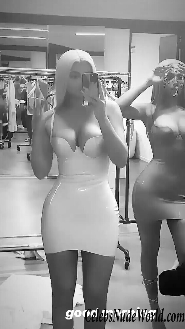Kylie Jenner Cleavage 118772