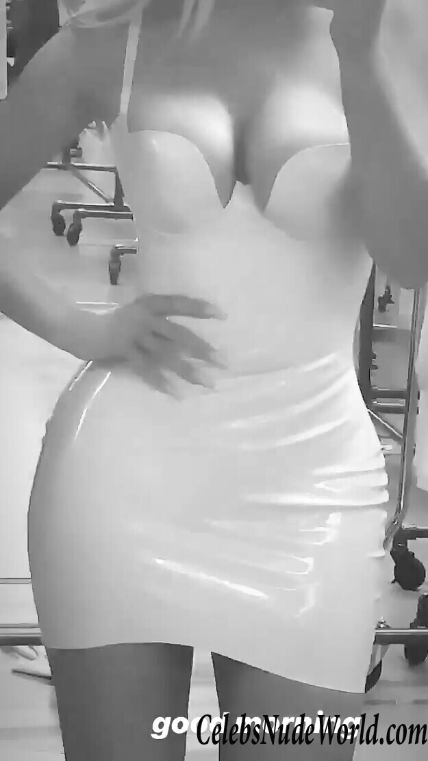 Kylie Jenner Cleavage 118775