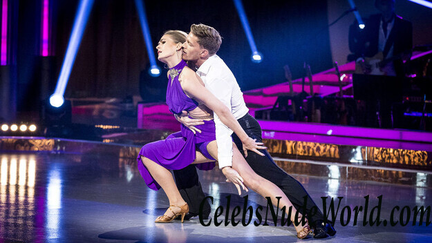 Laura Bach Sexy 119977