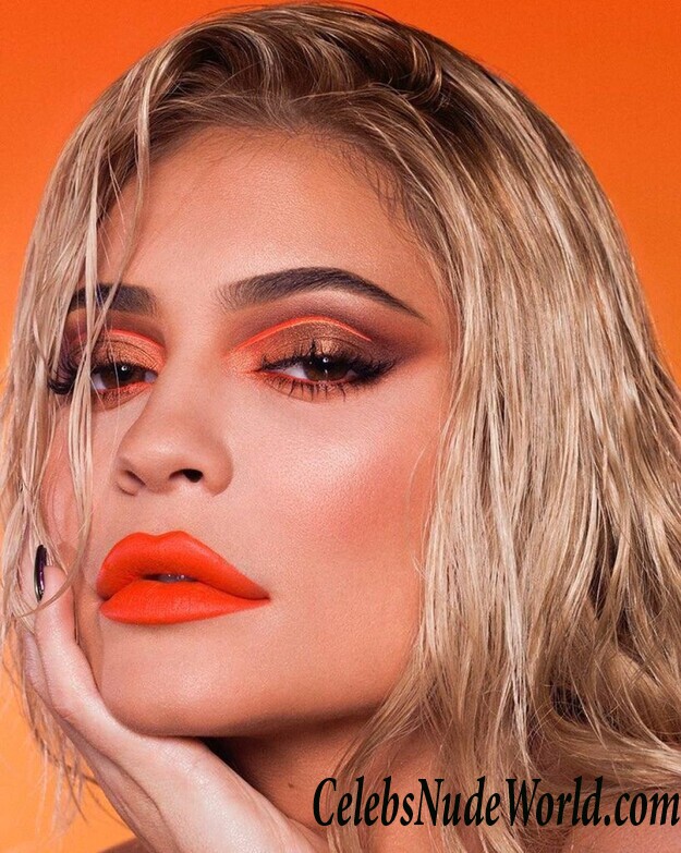 Kylie Jenner Sexy 120039