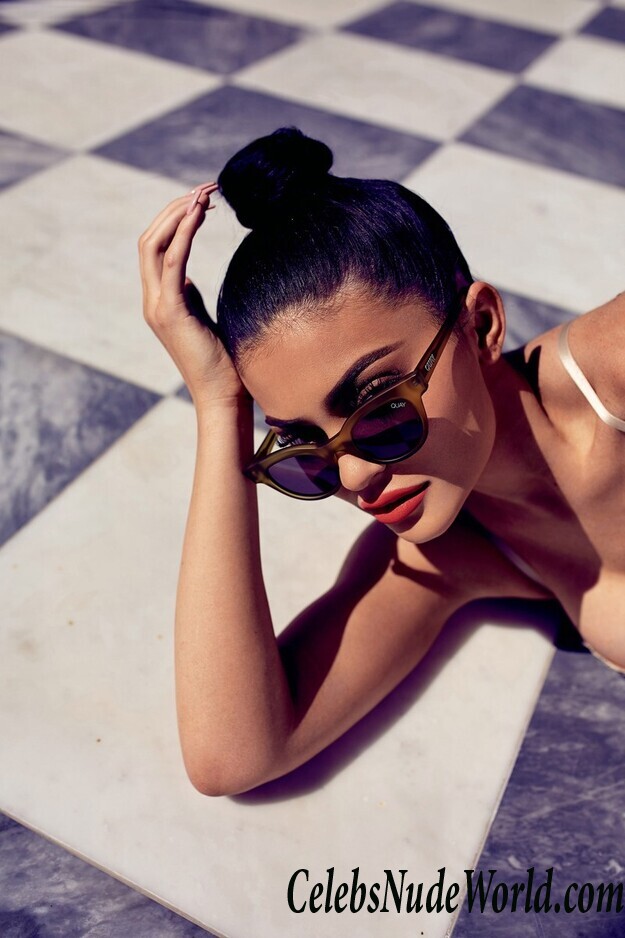 Kylie Jenner Sexy 120042