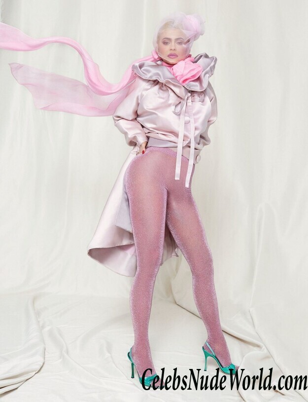 Kylie Jenner Sexy 120049