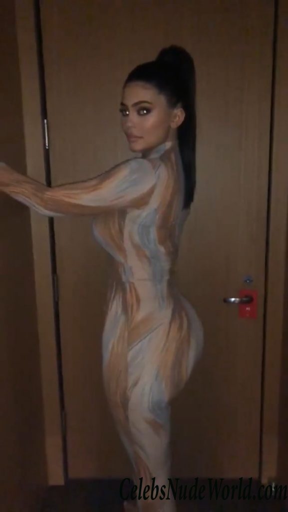 Kylie Jenner Sexy 120085