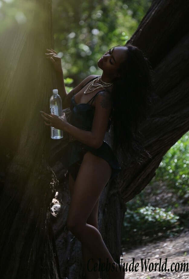 Lailanni Hussein Topless 120538