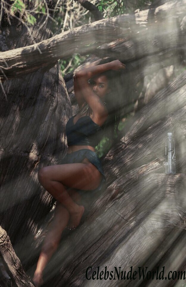 Lailanni Hussein Topless 120562