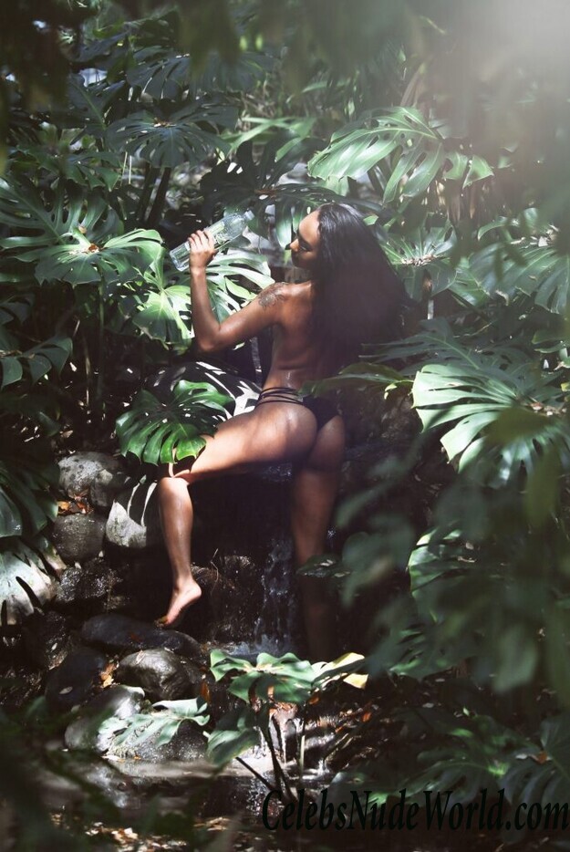 Lailanni Hussein Topless 120585