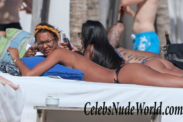 Lais Ribeiro Bikini 120914