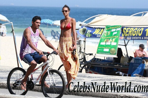 Lais Ribeiro Bikini 120987