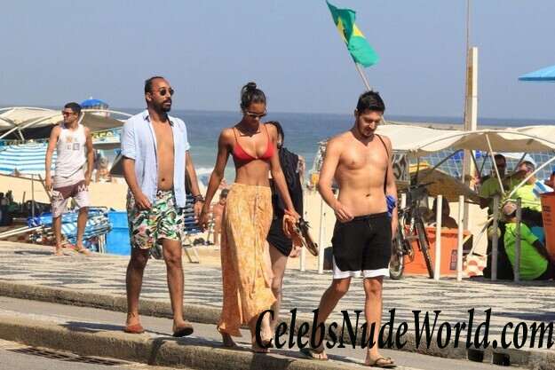 Lais Ribeiro Bikini 120997