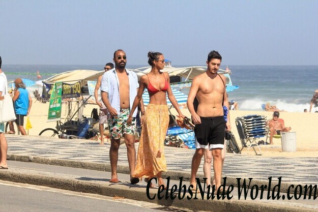 Lais Ribeiro Bikini 120999