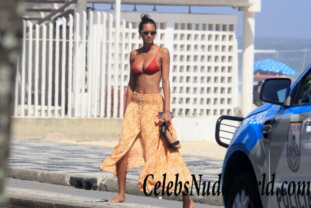 Lais Ribeiro Bikini 121001