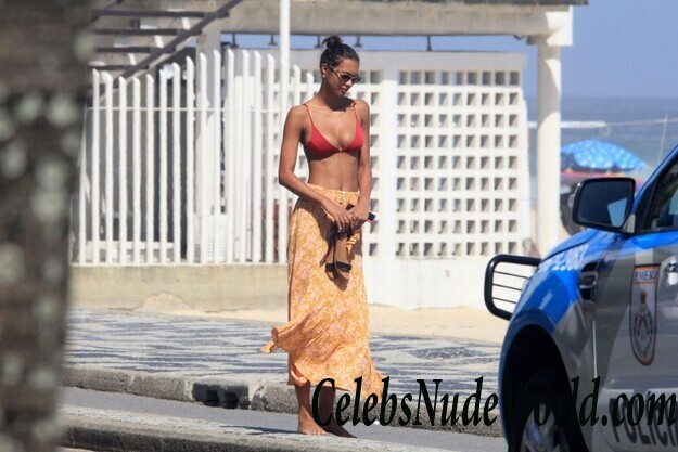 Lais Ribeiro Bikini 121002