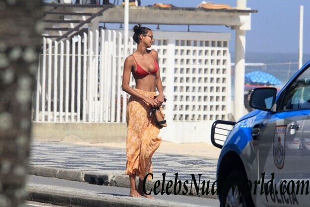 Lais Ribeiro Bikini 121003