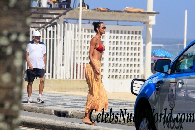 Lais Ribeiro Bikini 121007