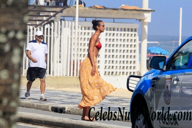 Lais Ribeiro Bikini 121009