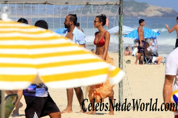 Lais Ribeiro Bikini 121010