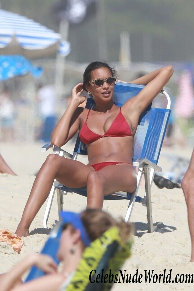 Lais Ribeiro Bikini 121016
