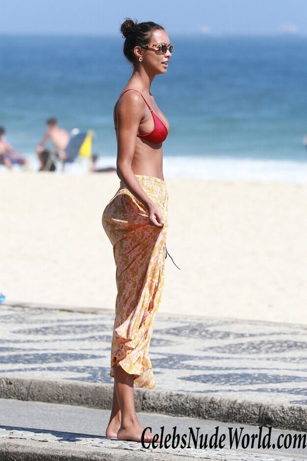 Lais Ribeiro Bikini 121019