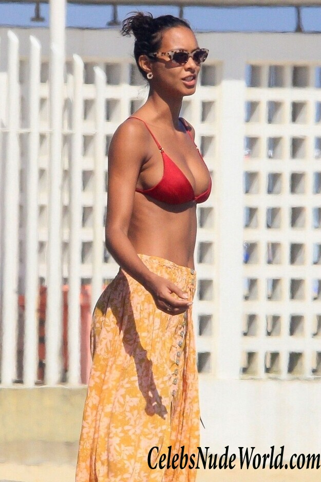 Lais Ribeiro Bikini 121020